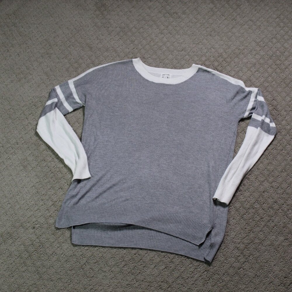 Hippie Rose Size M Grey White Lightweight Long Sleeve Sweater